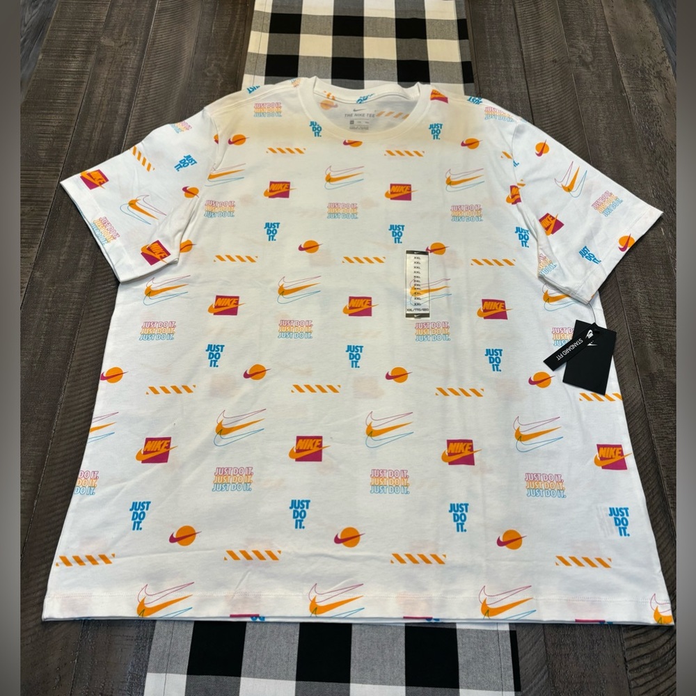 Brand: Nike
Type: T-Shirt
Size: Mens 2XL
Condition: Brand NEW